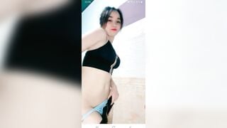 Thiếu tiền e gái lên live nhún nhảy chờ mấy a bo 2