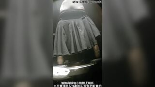 Quay lén, Gái Xinh quan bar đi đái, Còn Móc lồn Nhét Trứng rung vào quần lót