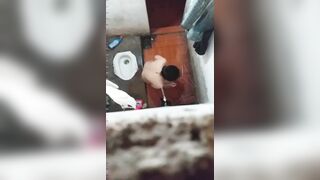 quen lén bé hàng xóm 2k10 tắm thân hình thật phổng phao