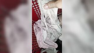 Thủ dâm quần lót chị vợ