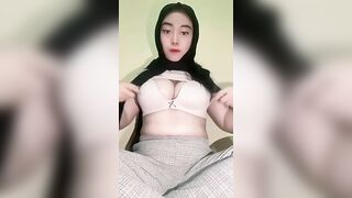 Vú to thủ dâm 236