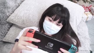 Đang chơi game thì bị lôi ra trả bài
