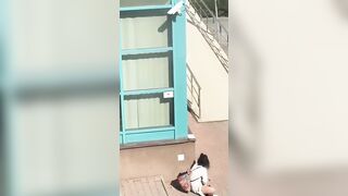 Quay lén em học sinh nứng lồn thủ dâm luôn tại ngoài đường