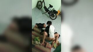 Bố mẹ đi vắng 2 anh em kế mới lớn đè nhau ra chịch P1
