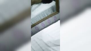 Vào nhà nghỉ cùng em nhấp nhô