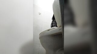 cammara ẩn Quay Lén WC các em xinh tươi nhìn nứng cặc - phần 24