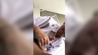 mấy bé học sinh giờ dễ dụ nhỉ cho 500k là làm gì cũng được