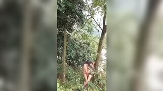 Rủ em lên rừng hái nấm