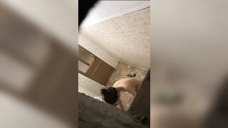 qua nhà chơi rình đứa cháu kính cận vú to tắm