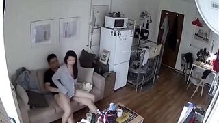 đang xem cam phát hiện bà chị họ dẫn trai về địt