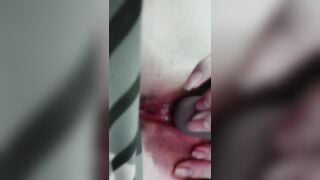 Cận cảnh bé teen thủ dâm cái lồn zin chảy nước