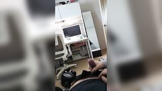 hứa cho nó tiền đứa em họ mới chịu cho xem vú