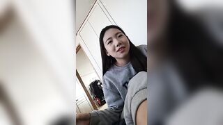 hứa cho nó tiền đứa em họ mới chịu cho xem vú