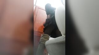 cammara ẩn Quay Lén WC các em xinh tươi nhìn nứng cặc - phần 40