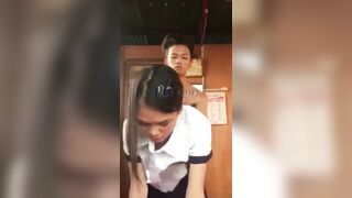 2 học sinh tranh thủ giờ ra về không có ai liền đè nhau ra chịch