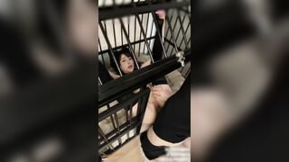 Nếu anh không đồng ý cưới em, em sẽ nhốt anh lại và biến anh thành một con chó để xem