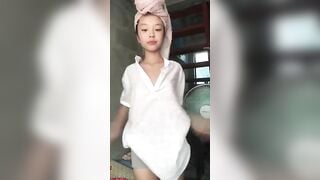 nhìn em nó cao giáo xinh gái mà dâm quá thể cho cả anh họ chịch - phần 2