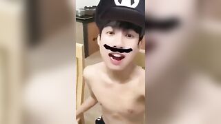 Thanh niên quay tiktok lòi cu