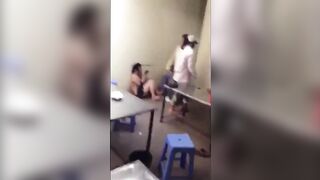 Đánh ghen trong quán bún bò....