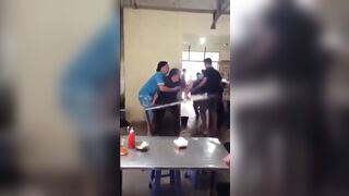 Đánh ghen trong quán bún bò....