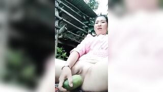 Chị gái dân tộc lồn to thủ dâm bằng dưa chuột dâm đãng kích thích