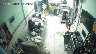 Hack cam nhà có 2 bé mới lớn thích cởi chuồng