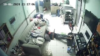 Hack cam nhà có 2 bé mới lớn thích cởi chuồng