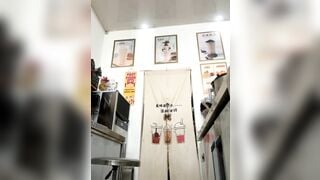 Gái dâm vừa bán nước vừa live sex thủ dâm phần 1