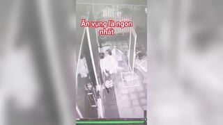 Lén lút ăn vụng ngon nhưng khổ sở của 1 cặp đôi.