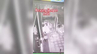 Lén lút ăn vụng ngon nhưng khổ sở của 1 cặp đôi.