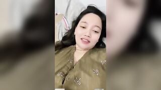 MỚI QUEN MÀ E ĐÃ CỞI VÚ KHOE RỒI
