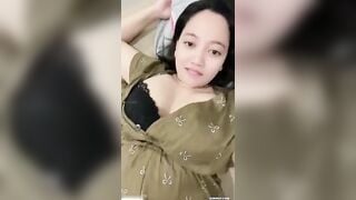MỚI QUEN MÀ E ĐÃ CỞI VÚ KHOE RỒI