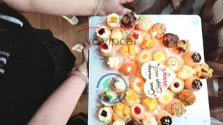 Sinh nhật Vợ, cho Vợ thổi chục cây nên thịt