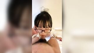 e đang bú cu mà a bắn vào mũi e