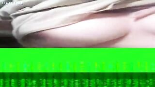 hôm nay, tự nhiên bà chị họ vạch vú cho xem