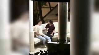 Dắt nhau đi công viên nứng quá bắt bạn gái bú cu tại công viên luôn.