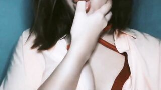 Rau mu lồn cao không lông múp rụp thủ dâm trước gương