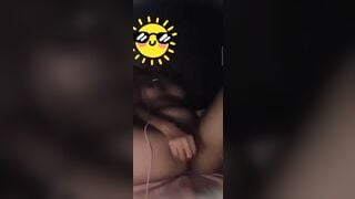 Đêm khó ngủ em lôi trứng rung ra nhét vào lồn thủ dâm