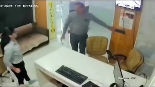 Muốn thăng chức sớm ở công ty chị gái lén chồng cho thằng sếp già đụ tại công ty.