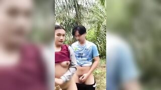 Dụ dỗ vợ hàng xóm gần nhà cực dâm ra sau vườn đụ, đụ lén nó sướng kì lạ.