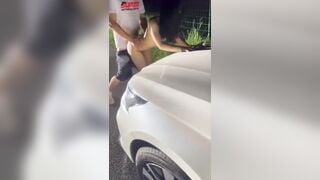 đêm hôm em lại rủ cả trai ra đường chịch nhau thế này thì chịu ời