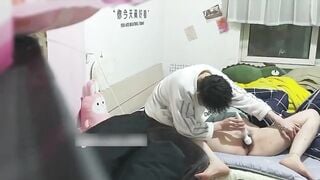 Thủ dâm giúp dì họ thằng cháu may mắn được dì cho đụ.