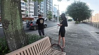 Cô gái thích mặc hở hang khoe lồn cho người lạ