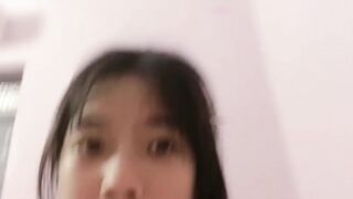 Em gái show vú to lồn nhiều lông