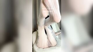 GÁI XINH XĂM TRỔ THỦ DÂM 36