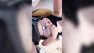 Em học sinh vạch áo khoe dú khoe lồn