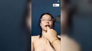 Em gái 17 tuổi thích thú mỗi lần anh họ sang nhà chơi đều được bị đụ.