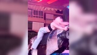 Gái xinh Vú To, Cưỡi Bò Rung, Rung ác quá Lộ Cả Vú