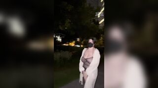 Đĩ MBBG Mặc đồ Xuyên thấu Public, Nửa đêm khiêu dâm cởi quần lót