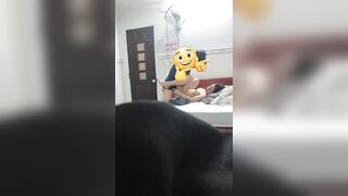 Em sinh viên thích chơi thú nhún